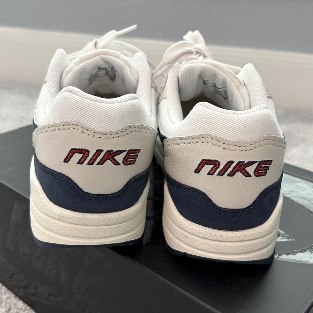 Nike Womens Air Max 1 White & Navy Casual Sneakers - Picture 4 of 16